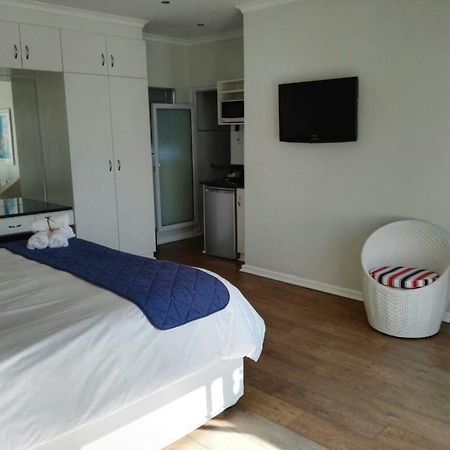 Ahoy Boutique Guest House Порт Елизабет Екстериор снимка