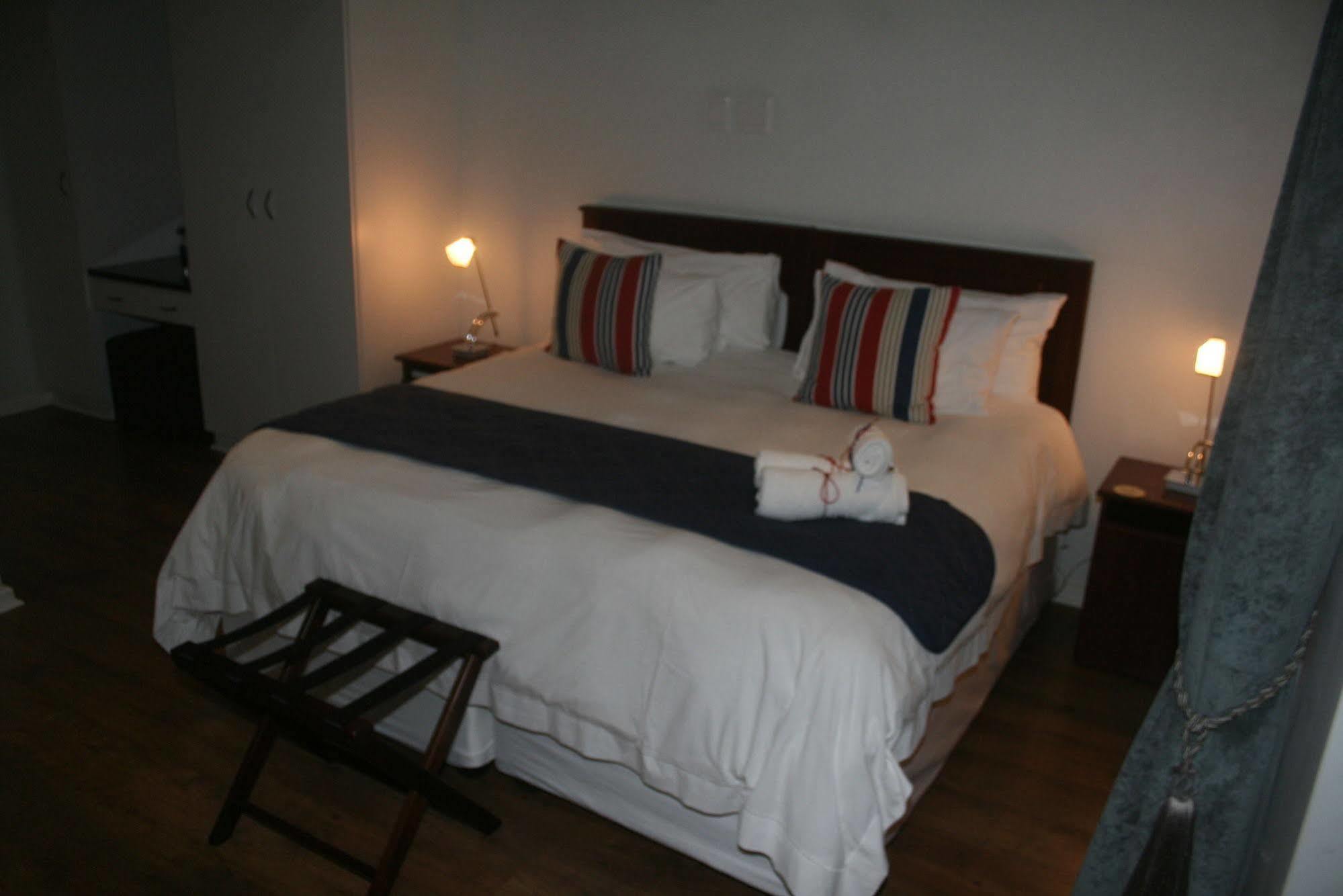 Ahoy Boutique Guest House Порт Елизабет Екстериор снимка