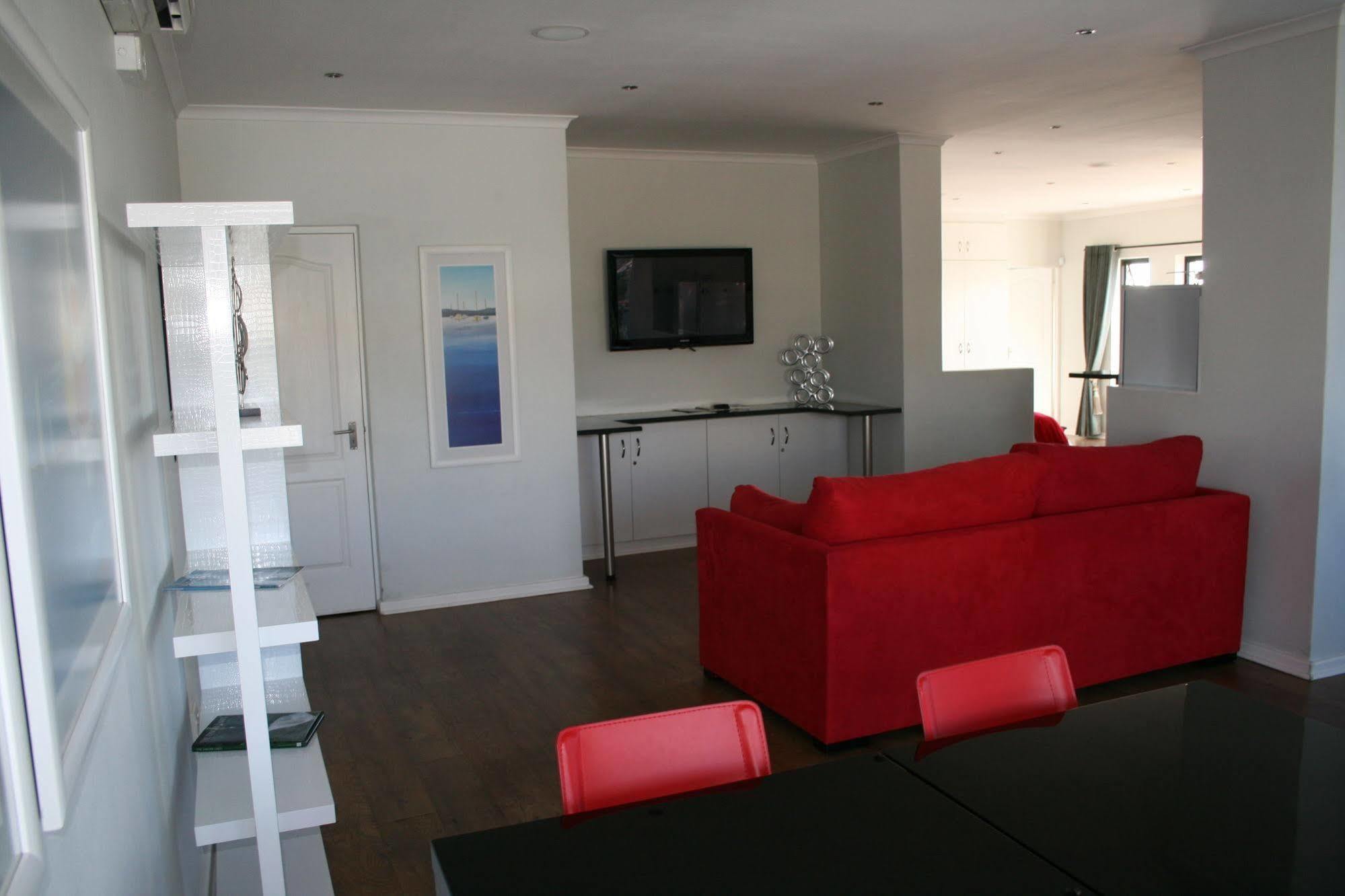 Ahoy Boutique Guest House Порт Елизабет Екстериор снимка