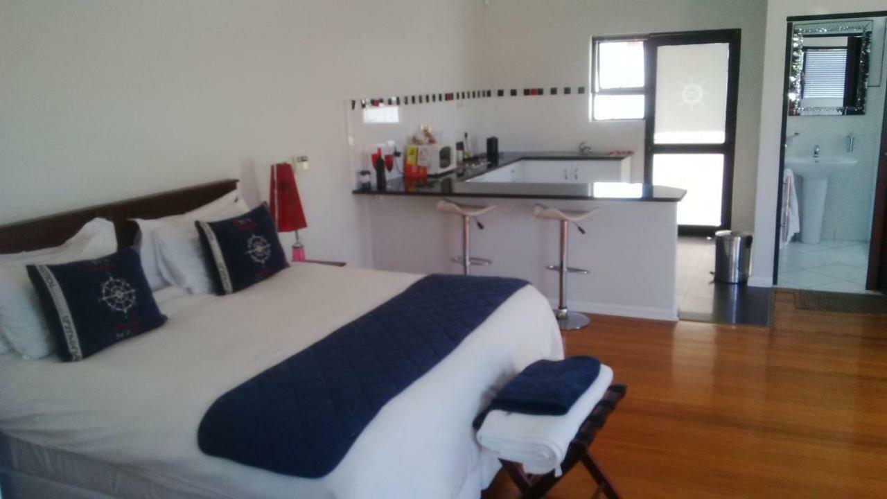 Ahoy Boutique Guest House Порт Елизабет Екстериор снимка