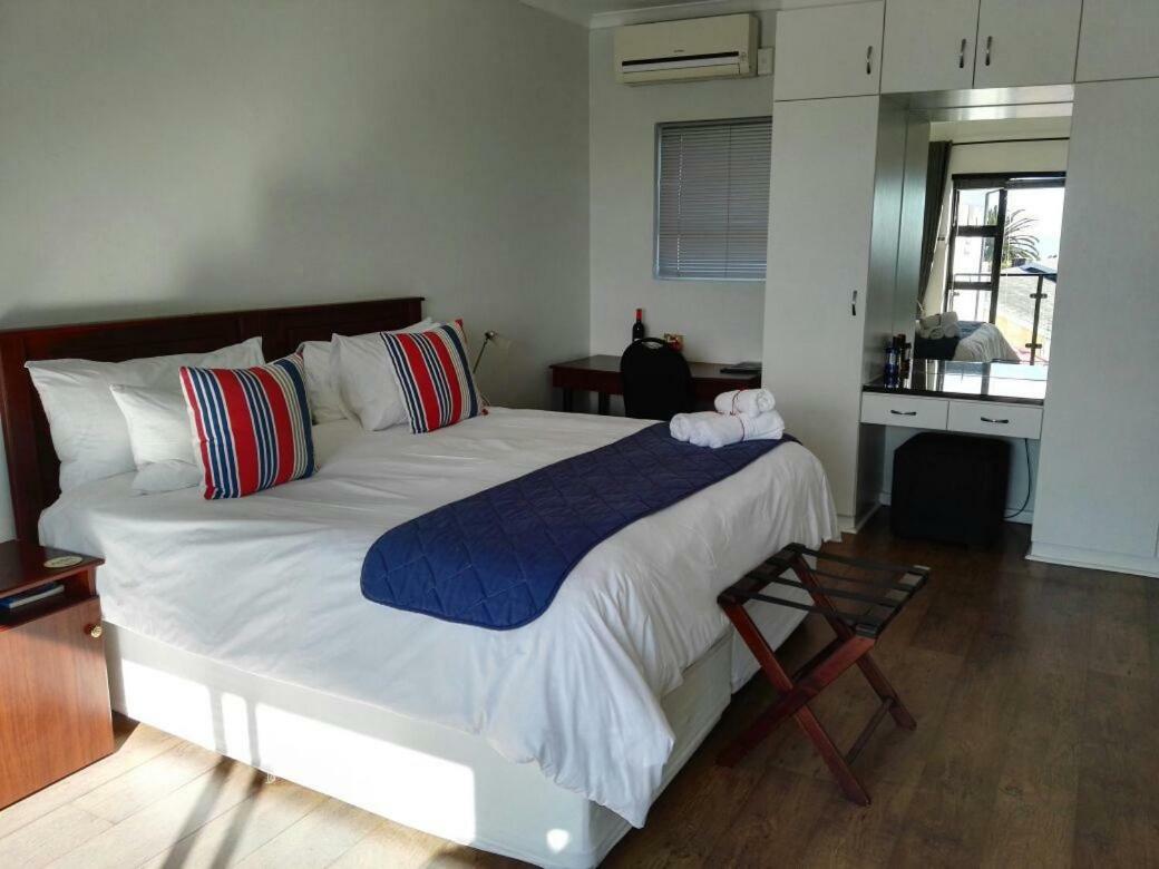 Ahoy Boutique Guest House Порт Елизабет Екстериор снимка